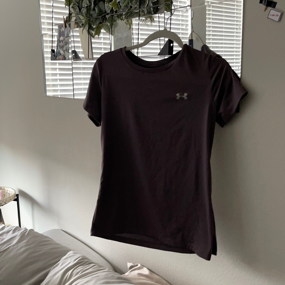UNDER ARMOR WORKOUT BLOUSE